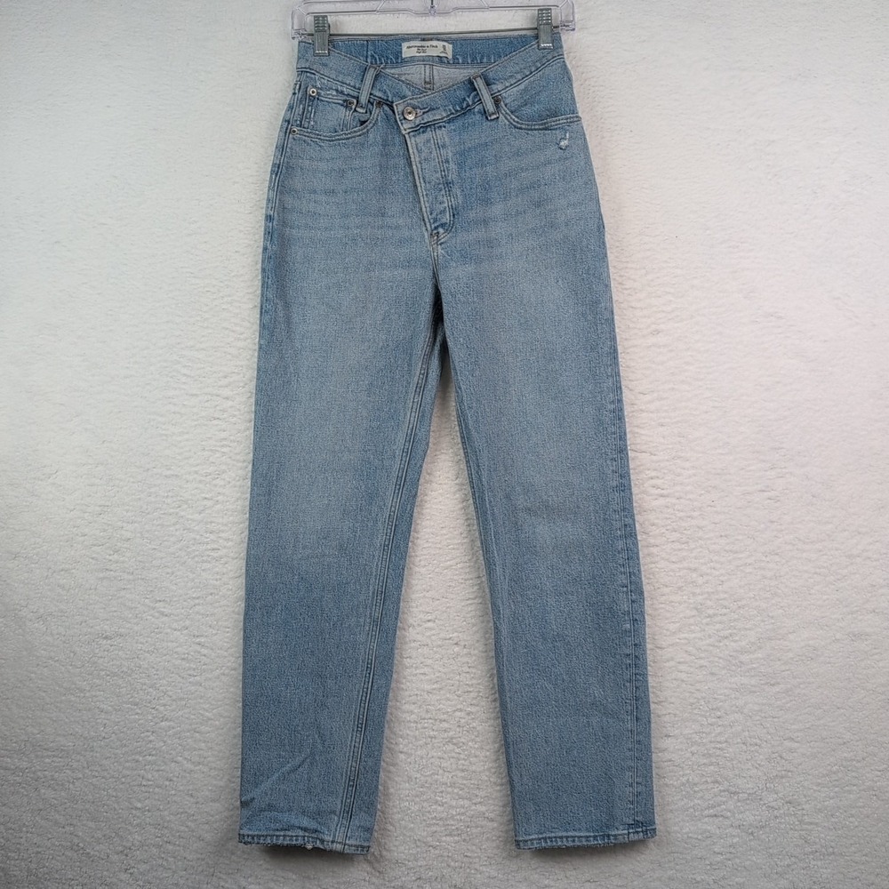 Abercrombie & Fitch The Dad High Rise Jean Size 0 Short Light Wash Denim
